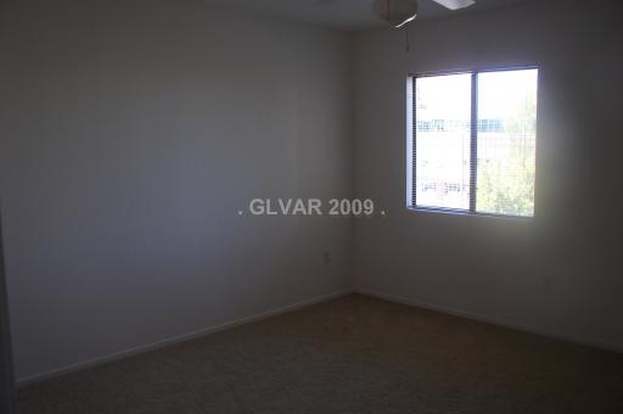 Building Photo - 950 Seven Hills Dr