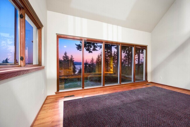 Building Photo - Beautiful home with views and in a gated c...