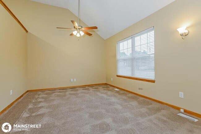 Building Photo - 1608 Tyler Dr, Raymore, MO 64083