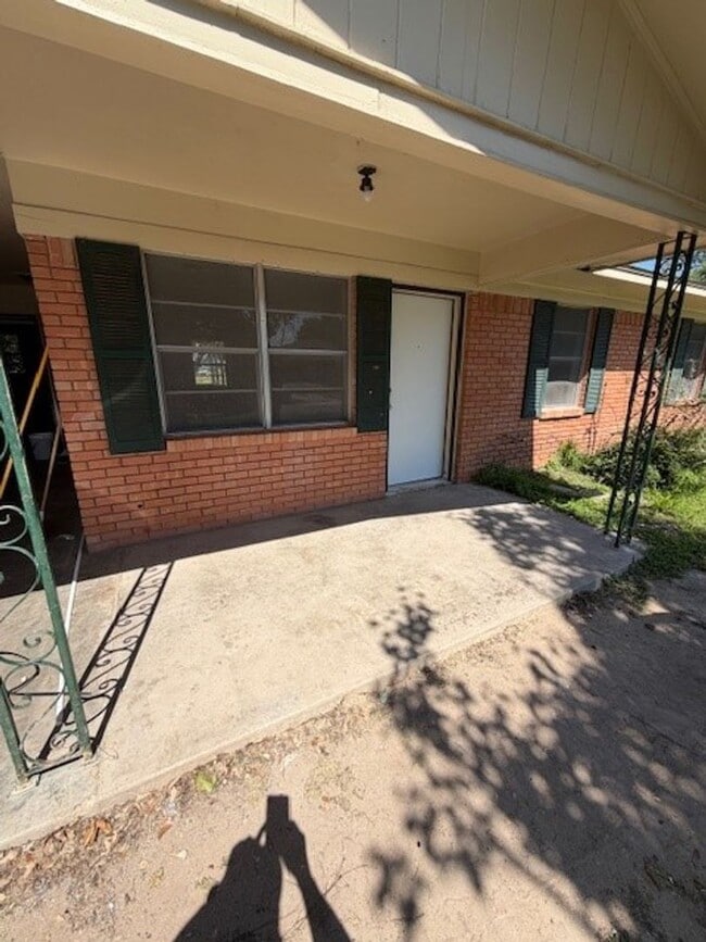 Building Photo - 1415 Mockingbird Ln
