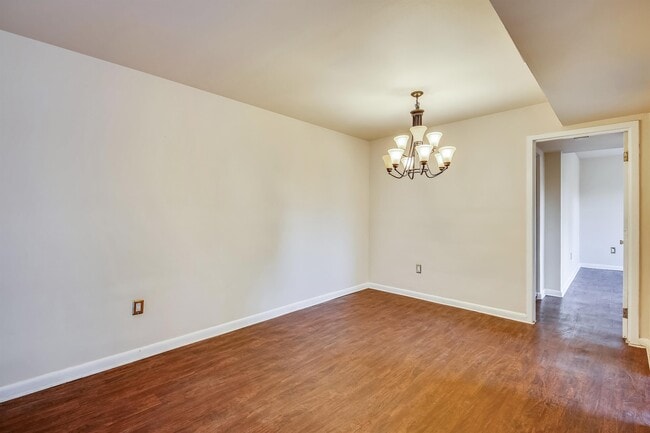 Building Photo - 7611 Maple Ave