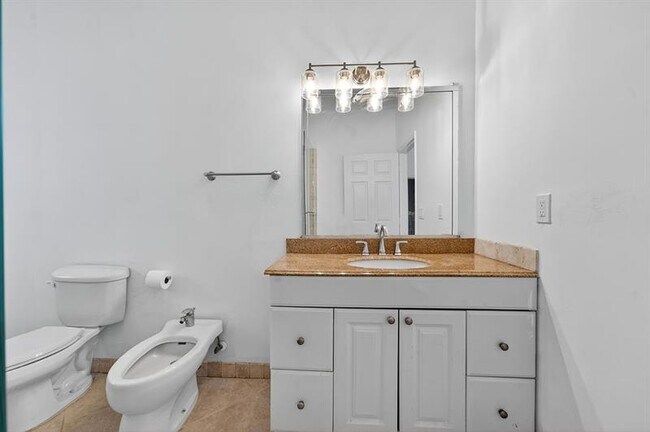 Building Photo - 2612 Florida Blvd