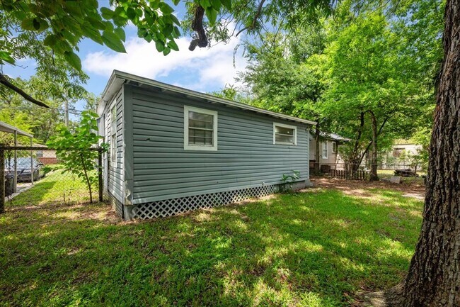 Building Photo - 1066 W 13th St