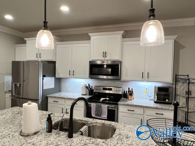 Building Photo - 136 Gardencove Cir