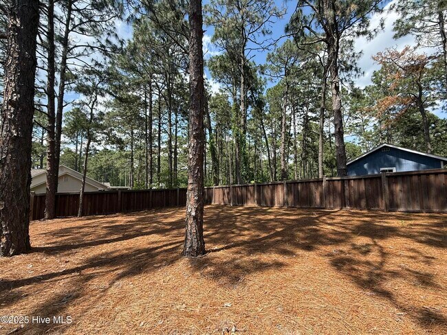 Building Photo - 175 Skyline Manor Rd