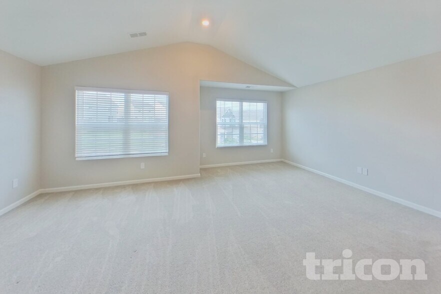 Building Photo - 2118 Southlea Dr