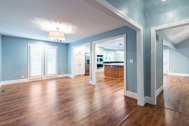 Building Photo - Beautiful 3 Bed Overland Park Ranch Home NEWLY REMODELED