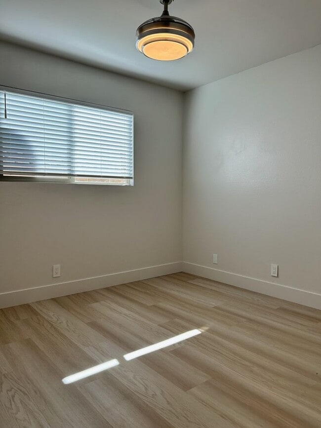 Building Photo - Please Contact Vaughn Realty to set up an appointment 760-446-6561