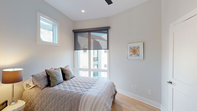 Building Photo - Modern Townhome with Roof Terrace in Dilworth Neighborhood Charlotte NC