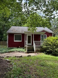 Building Photo - Lovely 2br bungalow with screened porch an...