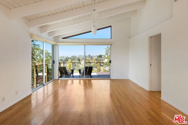 Building Photo - 2021 Park Dr