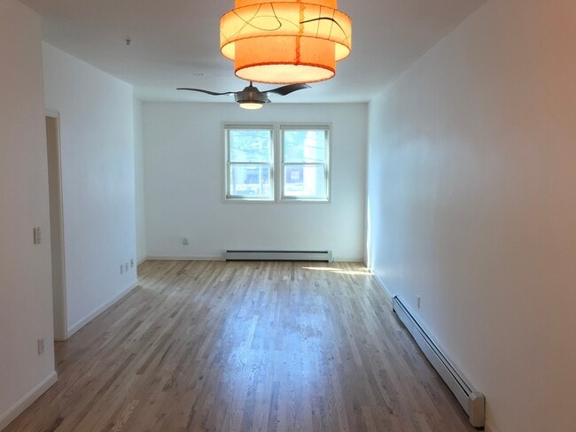 Building Photo - 2 Bed 2 Bath Condo In the Heart of Downtow...
