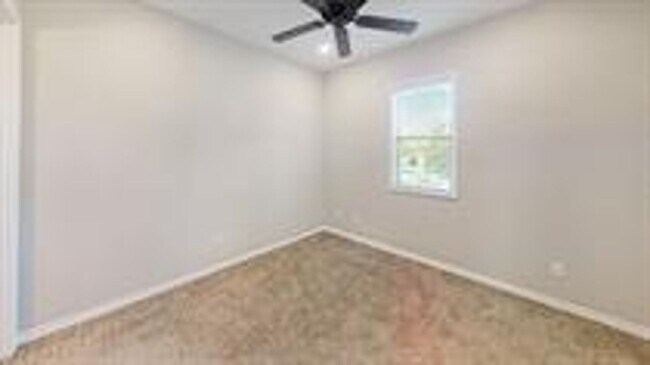 Building Photo - 309 Fairway Dr