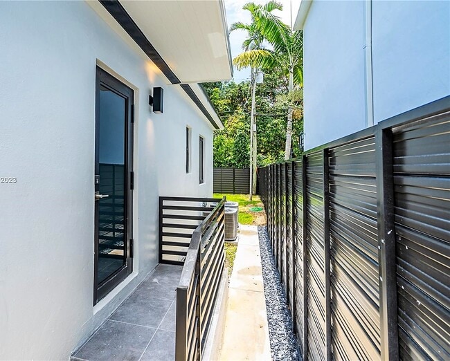 Building Photo - 3762 SW 27th Ln