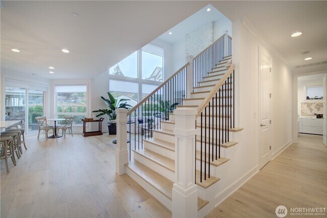 Building Photo - 5Bd/4.5Ba Sammamish House