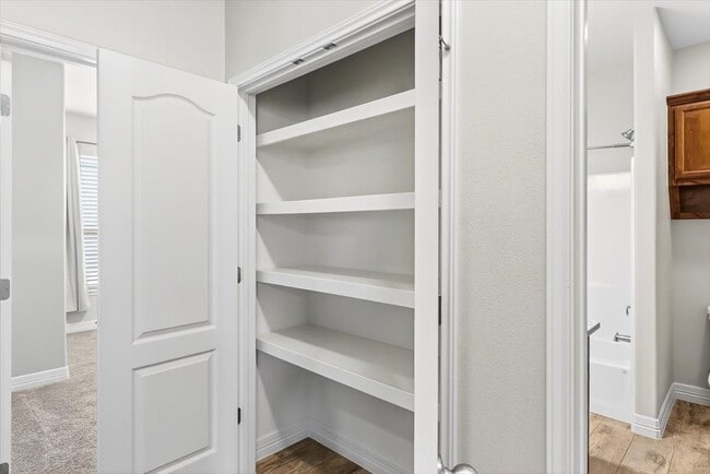 Building Photo - 2214 Cuarzo Dr