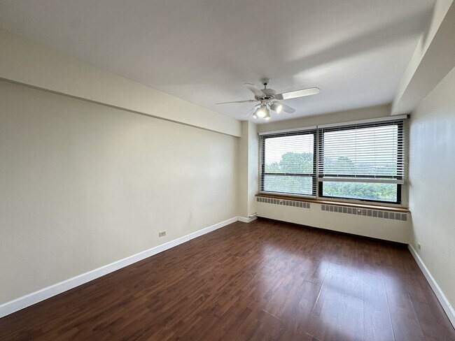 Building Photo - 4180 N Marine Dr
