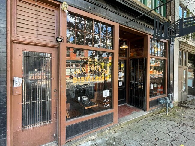 Building Photo - 1261 Caroline St NE