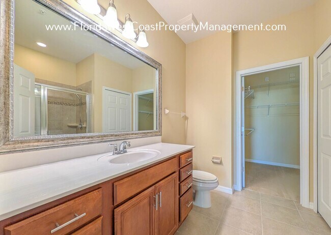 Building Photo - MOVE IN READY! OUTSTANDING UNFURNISHED CONDO IN STONEHAVEN SARASOTA!
