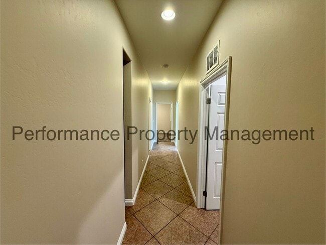 Building Photo - Stunning 3 Bed/2 Bath Gated Home w/ RBP & ...