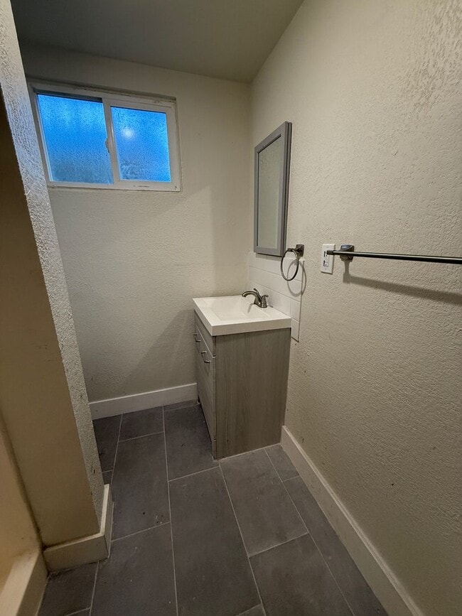 Building Photo - Remodelled Home on Dry Canyon