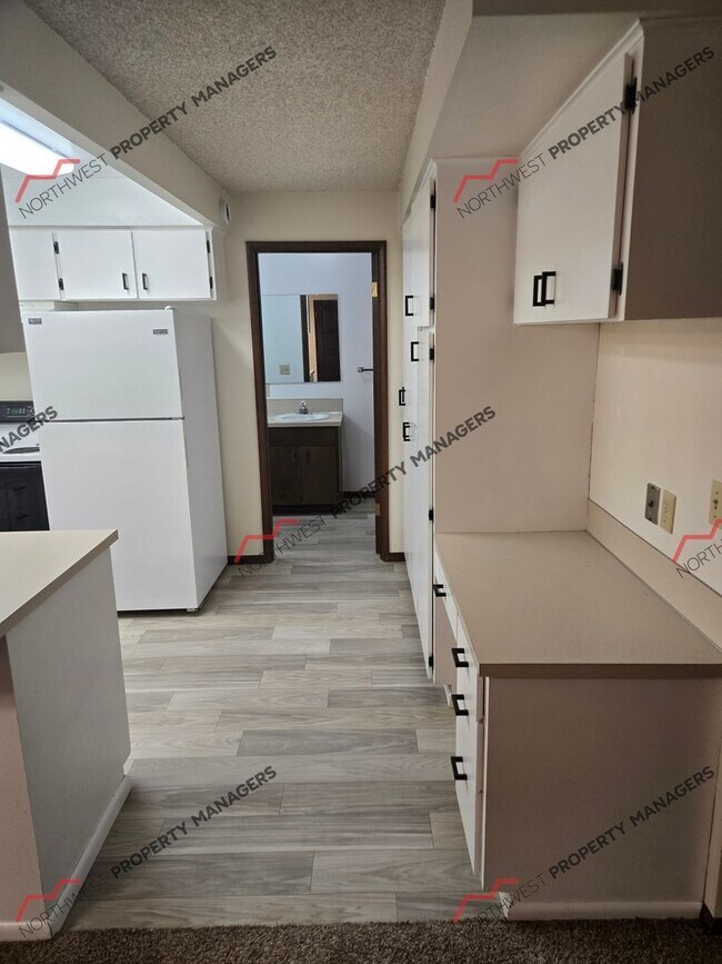 Building Photo - STATUS: AVAILABLE | T25 | $1695