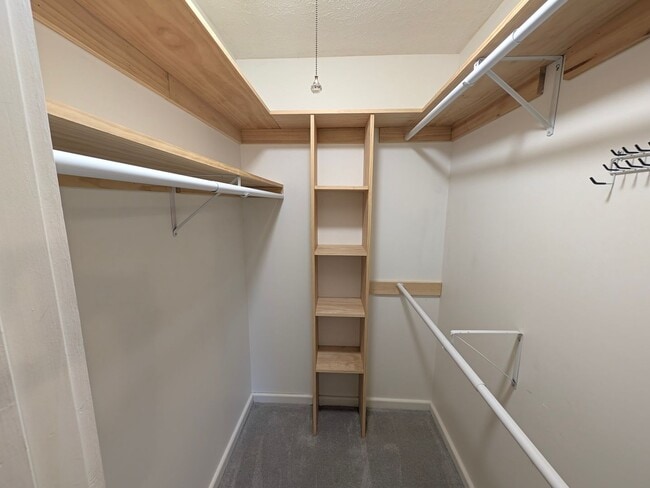 Building Photo - 808 Leprechaun Ln