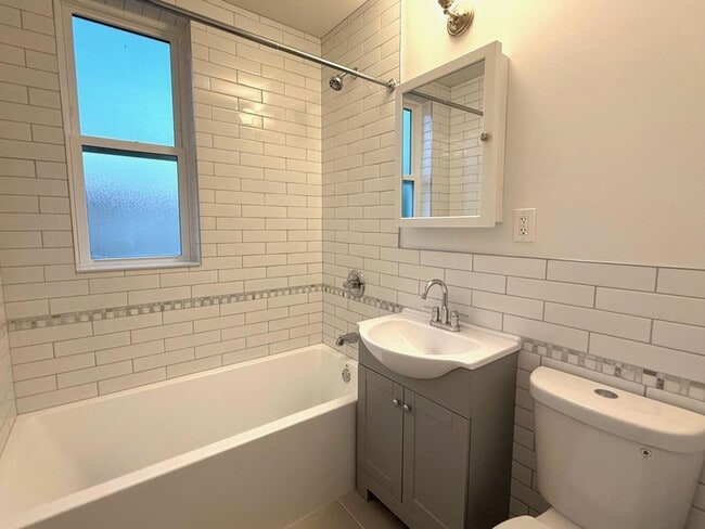 Building Photo - 39-47 50th Avenue Unit 2nd Fl.