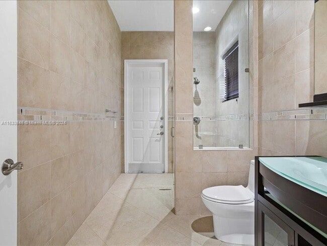 Building Photo - 926 Marina Dr