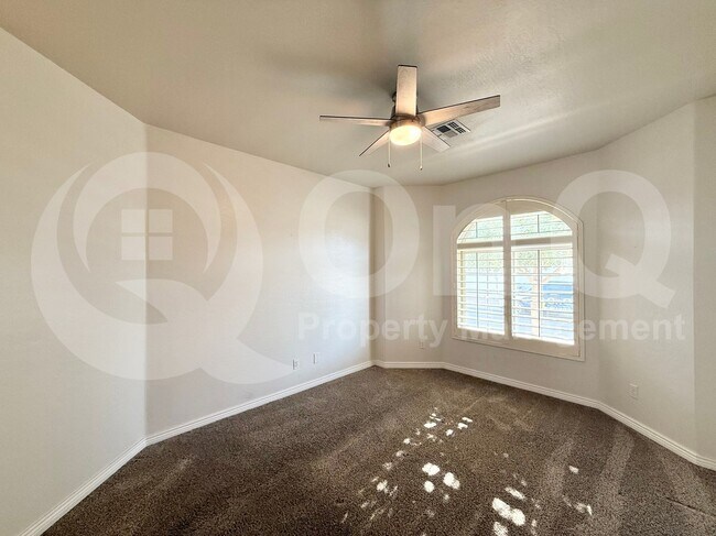Building Photo - 320 S 70th St