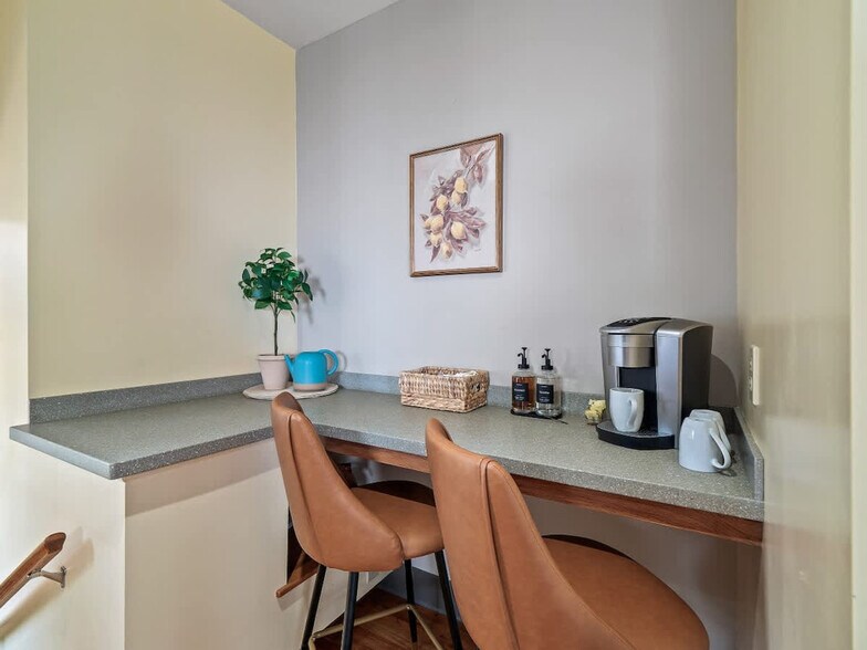 Building Photo - 679 Washington St