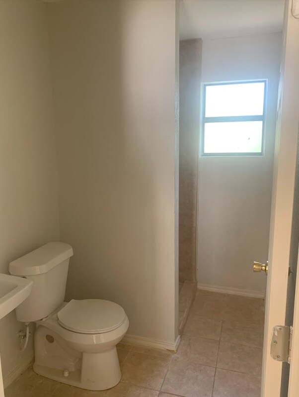 RESTROOM - 3905 N Stone Ave