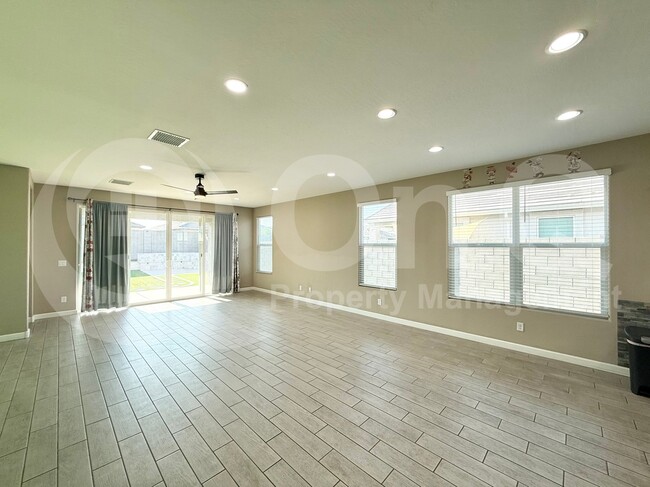 Building Photo - 8222 S 44th Gln