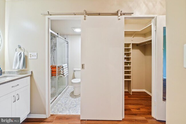 Building Photo - 15101 Interlachen Dr