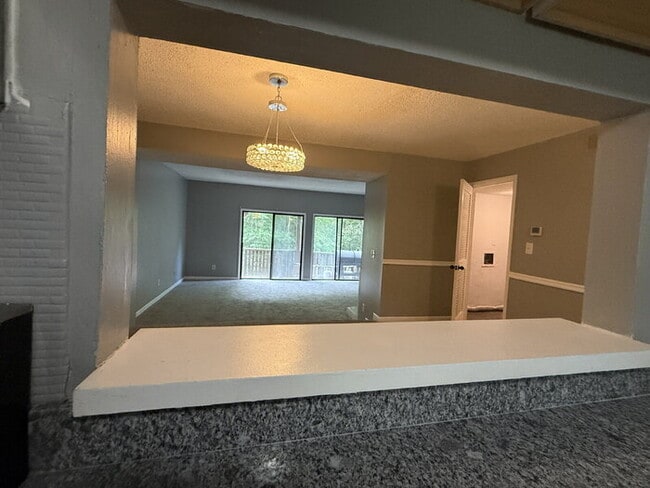 Building Photo - Your New Home Awaits: Charming 3-Bedroom T...