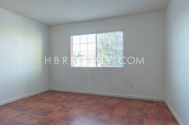 Building Photo - Charming 3-Bedroom & Spacious 2400 Sq. Ft. Layout in Tracy's Serene Sagewood Neighborhood!