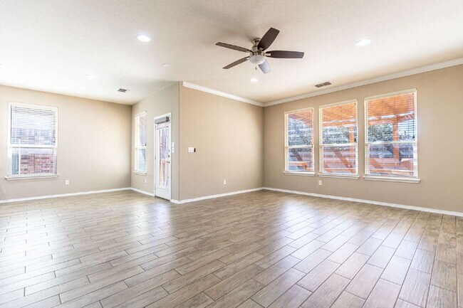 Building Photo - 27527 Paseo Mesa