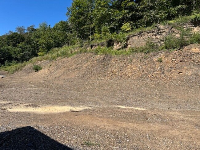 Building Photo - 476 Gravel Hill Rd