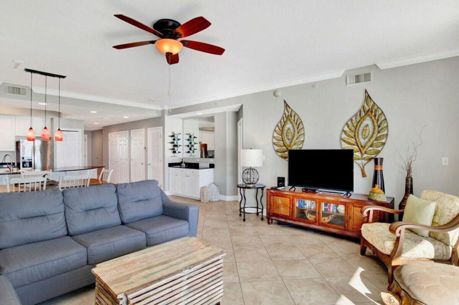 Building Photo - 365 E Beach Blvd