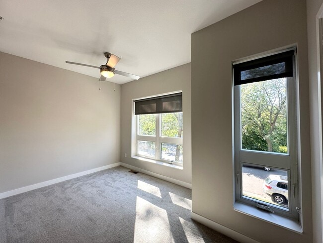 Building Photo - ONE MONTH FREE ON 12-MONTH LEASE!