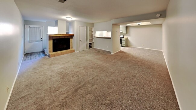 Building Photo - Welcome to this 2 bedroom, 2.5 bath home located in Shadow Mountain Condominiums!
