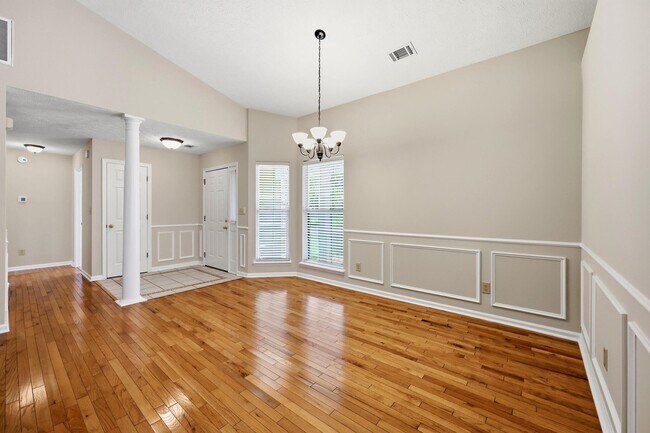 Building Photo - 3013 Redbud Ct