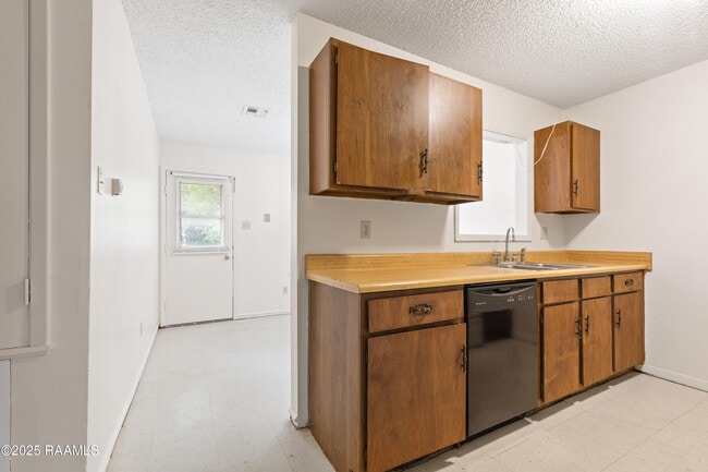 Building Photo - 504 Knollwood Cir