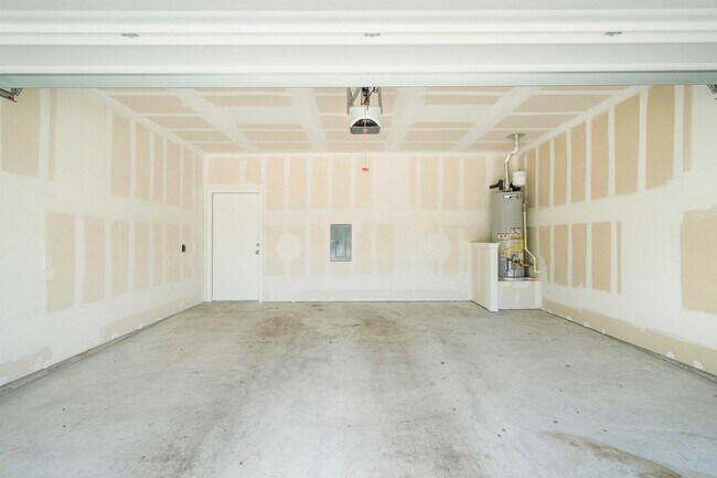 Building Photo - 1300 Anhalt Dr