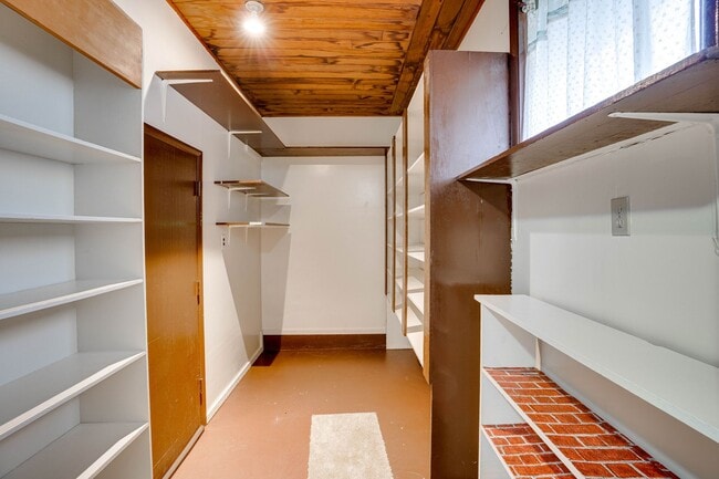 Building Photo - Edmonds 3 Bedroom, 1 Bathroom Mid-Century ...