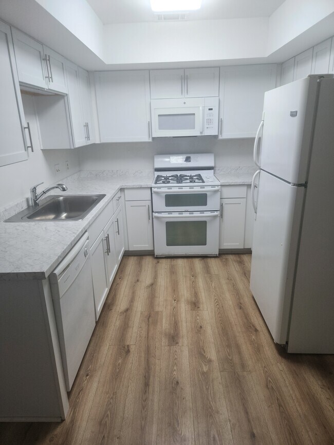 Building Photo - 27 9th St