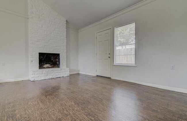 Building Photo - 5703 Gloucester Ln