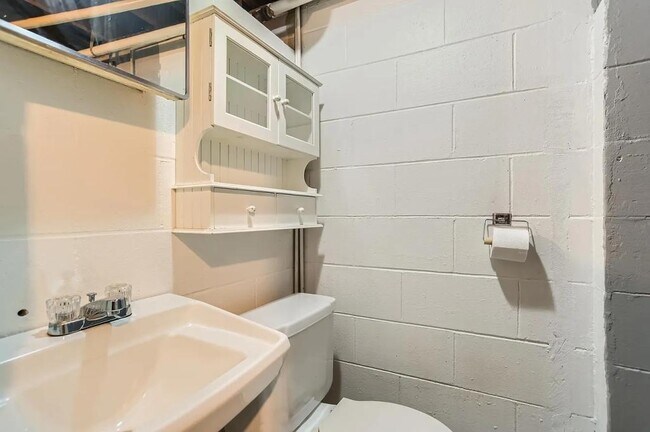 Building Photo - 2661 Martin Way