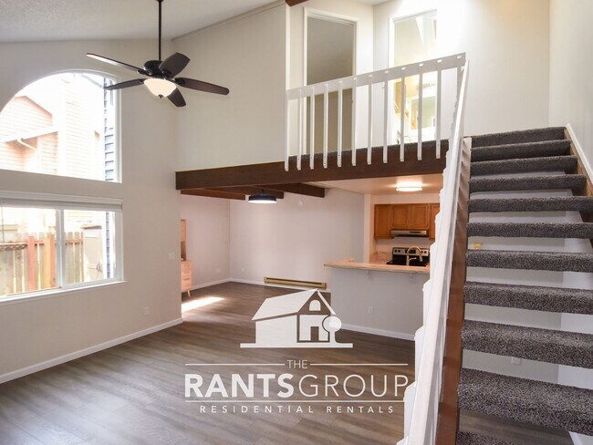 Building Photo - Charming 1-Bed / 1-Bath Townhome in Lacey!