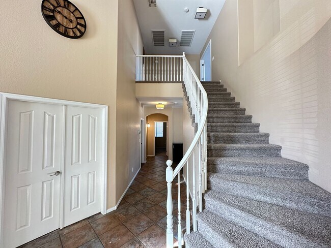 Building Photo - Discovery Hills